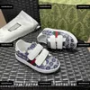 Barnskor bokstäver tryck barn casual sko baby atletiska sneakers vårprodukter ny noteringslåda förpackning barnstorlek 23-35