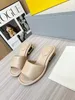 2023 سيدات الصيف الصيفية الصيفية Slipper F-Baguettes الشاطئ Slippers Slies Gold Heel Bules Nappa Leather Shoes Sandals 35-42 مع Box