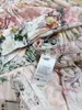 2023 Australisches Designerkleid Herbst Langarm V-Ausschnitt bedrucktes Schwalbenschwanzkleid aus Seide mit Gürtel 10