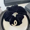 Velvet Pearl Crystal Letter Scrunchies Women Girl Special Letter Elastic Hair Band na przyjęcie podarunkowe