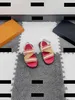 Refrescante sapatos infantis designer infantil sandálias de alta qualidade Produtos de verão Impressão de letra de caixa de letra