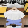 Vêtements de marque pour enfants Ensembles d'impression couleur pour enfants Bébé 2pcs Summer Bear T-shirt rose et jupe plissée à carreaux Survêtement extérieur Livraison gratuite