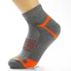 Erkek Çoraplar Renkli Nefes Alabilir Kişiselleştirilmiş Ter Emici Havlu Emici Havlu Fishnet Yüksekleri Jartiyer Hakemi ile Kadınlar İçin Özel