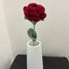 装飾的な花ワインレッドニットローズハンドメイドかぎ針編みのかぎ針編みの花の花束ウェディングパーティー偽装飾ホームルーム装飾ホリデーギフト