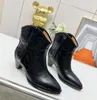 Dahope Boots Designer أصلي جلود رعاة البقر المشي مع إضاءة الحذاء للنساء أزياء الرومانية الرومانية مارتن بوتس بوتس أنماط الشتاء الغربية