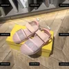 夏の新鮮なピンクキッズシューズデザイナーベビーサンダルガールスリッパコントラストデザインコスト価格ボックスパッケージ子供のサイズ26-35