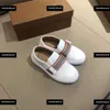 Barn avslappnad sko högkvalitativ barn sneakers baby slip-resistenta skate skor ny lista lådförpackning vårens barnstorlek 26-35