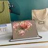 Klassisk designer axelväska lyxiga kvinnor bokstäver tryck crossbody väskor röd blå blommor äkta läder silver metall kedja handväska handväska med låda