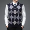 Herentruien 2023 modeontwerpersmerk Argyle Pullover Diamond Sweater V Neck Knit Vest Men 6 Wool Mouweless Autum Casual Clothing 230818