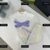 Ropa para niños Conjuntos de pijamas para niños Pantalones para bebés con bolsillos Camiseta de 2 piezas y pantalones con estampado de letras coloridas Diseñador de moda Chándal