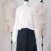 Pulls pour femmes 23 été piste élégante laine pulls tricotés femmes haut de gamme blanc col en V autruche plume manches délicat mince fond