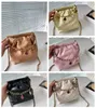 Moda 23p damska monety klejnotów błogosławieństwo torby wiadra z Lucky Charms Bransolet Chain Tows Łańcuch sprzętowy Crossbody Back Little Torebka 5 kolorów