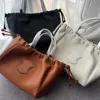 Designer väskor mode handväska högkvalitativa kvinnor bankett läder aftonklänning på tygpåse axelväska lyx mini shopping väska tjej crossbody väska handväskor