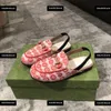 أطفال الصنادل فتاة Slippers Shild Shoes Fashion Classic Letters Design Summer Metal Associory Decoration Box Packaging Size 24-35