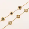 Fyra bladgräs kvinnors presentkedjedesigner smycken högkvalitativ guldbrac engagemang kärlek reser nya