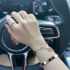 pulsera de trébol pulseras de diseño pulseras de cuatro hojas pulseras para mujer Pulsera de lujo joyería de diseño de envío gratis cinco flores para mujer pulsera chapada en oro