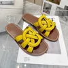 디자이너 여성 Issa Sandals Cowhide Sheepskin Wood Soles Nude Color Black White Pink Yellow 평평한 바닥 슬리퍼