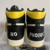Notsale Letter Designer Basketball Shoes Jumpman 1S Light Yellow Black White Leather Geather Geather Outdoor Sports Sneakers المدربون سريع التسليم وايت مربع أصلي