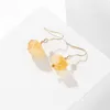 Boucles d'oreilles pendantes couleur or jaune clair forme irrégulière citrines cristal améthystes bijoux en pierre