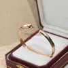 Bangle v złota gładka bransoletka lamparta dla kobiet najlepsi projektanci style projektowe otwarte bransoletki dla kobiet lekka luksusowa biżuteria modowa J230819