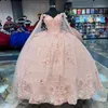 2024 Pink Sexig V-ringning söt quinceanera klänningar 3d blomma med Cape Sweet 15 födelsedagsfestklänningar lyxflicka vestidos de 15 anos