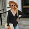 Women's Blouses Elegant Lady Blouse Stijlvolle V-hals Patchwork Contrasterende kleuren Hollow Out Flower Edge Trumpet Cuff voor de lente