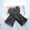 Fünf Finger Handschuhe Frauen S Schafkinne Leder Modegürtel warmer Samtfutter Winter 230818