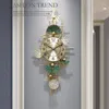 壁時計装飾的な時計モダンデザインリビングルームゴールデンメタルラグジュアリーメカニズムエレクトロニックレロジオデパレデの装飾
