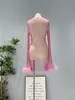 Podstawowe sukienki swobodne H80 S90 Kobiety seksowne kryształowe diamentowe pióra Bodycon puste z długim rękawem Mesh Swim Party Mini sukienka 230818