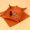 Smyckespåsar 2023 SUMMER TOPPLATS COWHide Tray Fashion Packaging Box Set In Accessories Decoration Presentföremål