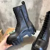 Bota Chelsea Bullozer para mujer en color negro Bota Chelsea Bulldozer de piel de becerro lisa mate Diseñador de zapatos Suela exterior de goma dentada gruesa