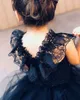 2023 Black Lace Flower Girl Dresses Suknia balowa Tiulle Spaghetti Długość kolan vintage mała dziewczynka Peageant Sukienki ZJ416