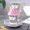 Kupalar Kısa Stripe Bone China Kahve Kupası Sakı altın kaşık zarif seramik Paris Çay 225ml Porselen Tea Fincar Cafe İçecek Sware 230818