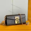 7A حقيبة مستحضرات التجميل Bitsy Bitous Bitough Bett Belt Belt Wallet Hold Coin Key Lipstick Pocket Baged Rectangular Metal Hook Bag مع صندوق L321