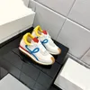 Top Designer sneakers vrijetijdsschoenen Flow Runner van nylon suède koeienhuid Reliëf sneaker Zacht bovenwerk Honing Rubberen golvende zool Top Curves hardloopschoenen Fabrieksschoeisel