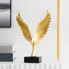 Obiekty dekoracyjne Figurki żywiczne Goldern Wings Ozdoby nowoczesne domowe biuro wejściowe dekoracje drzwi Halla Highend Creative Art Rzemiosła 230818