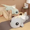 Pluche poppen HUGGABLE Big Lang Leuk Dinosaur Plush Toy Soft Cartoon Angel Angel Gevulde Doll Boyfriend kussen Kids Meisje Verjaardagsgeschenk 230818