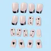 Valse nagels helder roze met zwart tip decor eenvoudig om eenvoudige peeling aan te brengen voor meisjesjurk matching