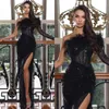 Sexy schwarze Meerjungfrau Prom Kleider Federn Schulterabendkleid Falten geteilt formelle Lange besondere Anlässe Partykleid