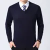 Herrtröjor tröjor modemärke tröja män pullover v nack smal passar hoppare stickar tjock varm höst koreansk stil casual mens kläder 230821