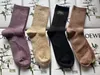 Strumpor hosierande designer Hot Stamping Cashmere Women Socks Mjuk och bekväm guldetikett avancerade trendiga strumpor Fashionabla personliga präglade 2Pwk