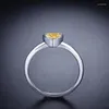 Anelli a grappolo di lusso 925 imitazione argento solido 0,5 ct Anello di diamante Solitaire Flower Cut Stone Forma Impegno per le donne