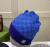 Projektant czapki luksusowy dzianinowy kapelusz popularny zima unisex litery kaszmirowe zwykłe czapki z maski na zewnątrz 4 kolor bardzo dobry prezent