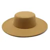 Breda randen hattar hink bowler hatt kvinnliga mössa för män fedoras mode filt Panama Chapel Beach Elegant Wedding Picture Fascinator 230821