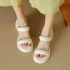 Slippers dragen dikke zool Romeinse retro -slip op vrouw slipper buiten veel veelzijdige zomerrubber open teen casual schoenen voor vrouwen hkd230821