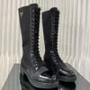 Stivali Scarpe da donna nere con plateau di alta qualità Scarpe sopra il ginocchio in pelle da combattimento Stivaletti Chelsea bianchi da cowboy ada da donna al ginocchio di fascia alta