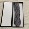 Brand Men cravatta il 100% di seta jacquard classica cravatta fatta per uomini per uomini Casualità e cravatta per il collo d'affari con scatola G276K