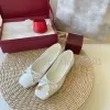 Tasarımcı Mary Jane Ayakkabı Lüks Retro Tepeli Kadın Ayakkabı Tur Toe Toe Tole Tatil Beach Black Beyaz Düz Bale Ayakkabıları