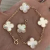 Fyra Leaf Clover Armband Natural Shell Gemstone Gold Plated 18K Designer för Woman T0p Kvalitet Högsta Counter Quality European Size Golden 001C