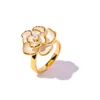 Anéis de casamento Allme chique em camadas de esmalte de cor branca chique Camellia Flor Women 18k Real Gold Plating Brass Aberto Ajuste Ajuste